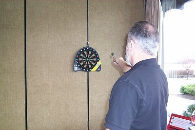 Xmas - darts.jpg (23714 bytes)
